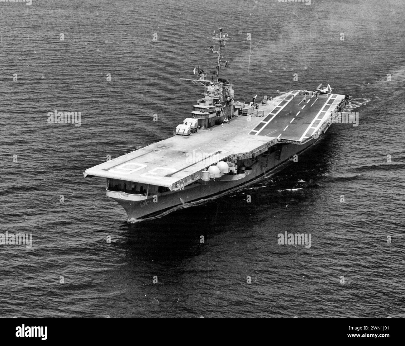 The U.S. Navy aircraft carrier USS Antietam (CVS-36) underway during testing of the Bell Automatic Landing System in 1957. Note the Douglas F3D Skyknight used for testing on the flight deck. August 1957 Stock Photo