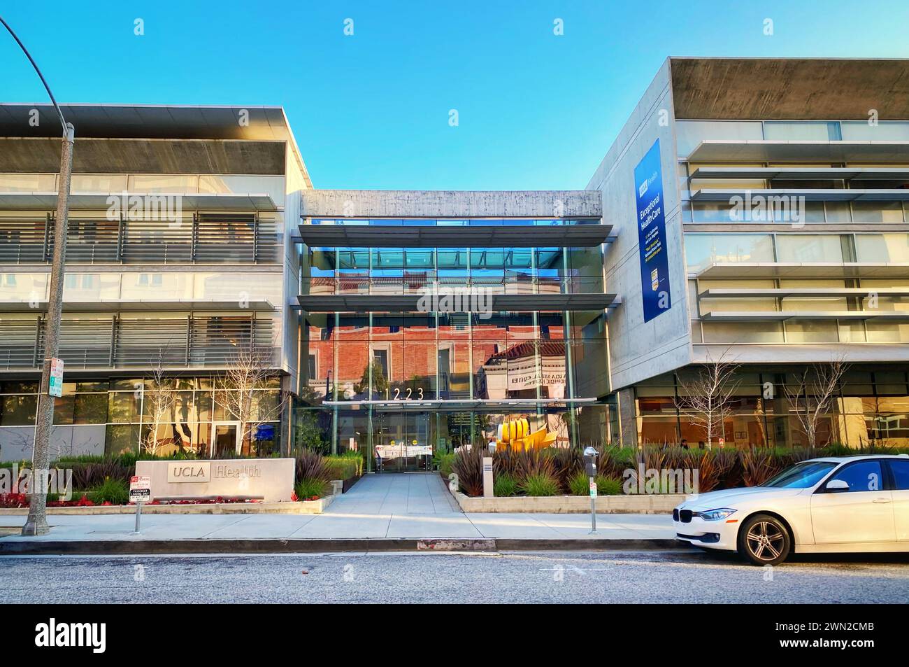 UCLA Santa Monica Medical Center, UCLA Health medical building or ...