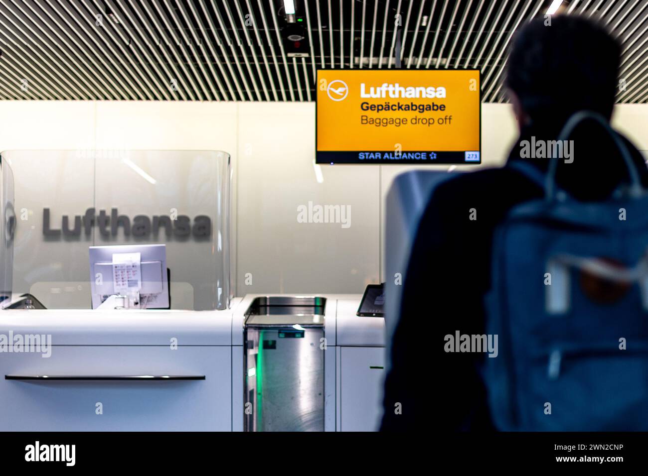 Airport baggage drop off sign hires stock photography and images Alamy
