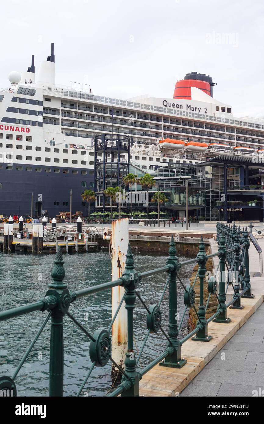 Path leading to a cruise ship parked in Sydney Harbour Stock Photo