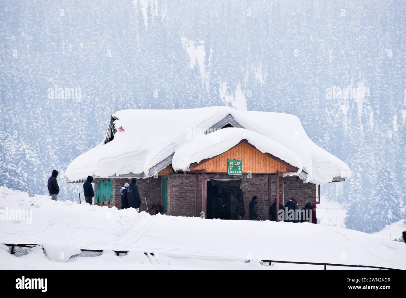 Snowfall draws hi-res stock photography and images - Alamy