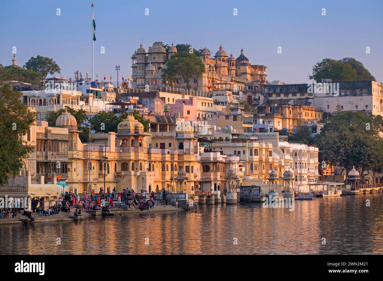 city-palace-and-lake-pichola-hi-res-stock-photography-and-images-alamy