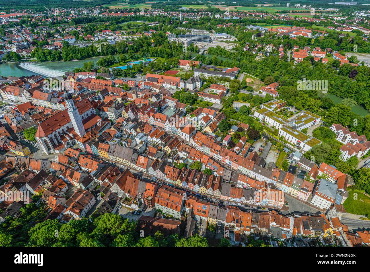 Die oberbayerische Stadt Landsberg am Lech von oben Sonniger