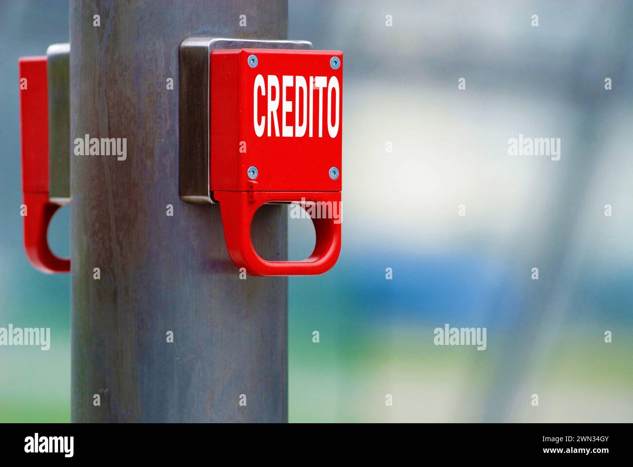 emergency brake with the spanish and italian word Credito for Credit, debt, ceiling, mountain, pile, reduction, burden Stock Photo