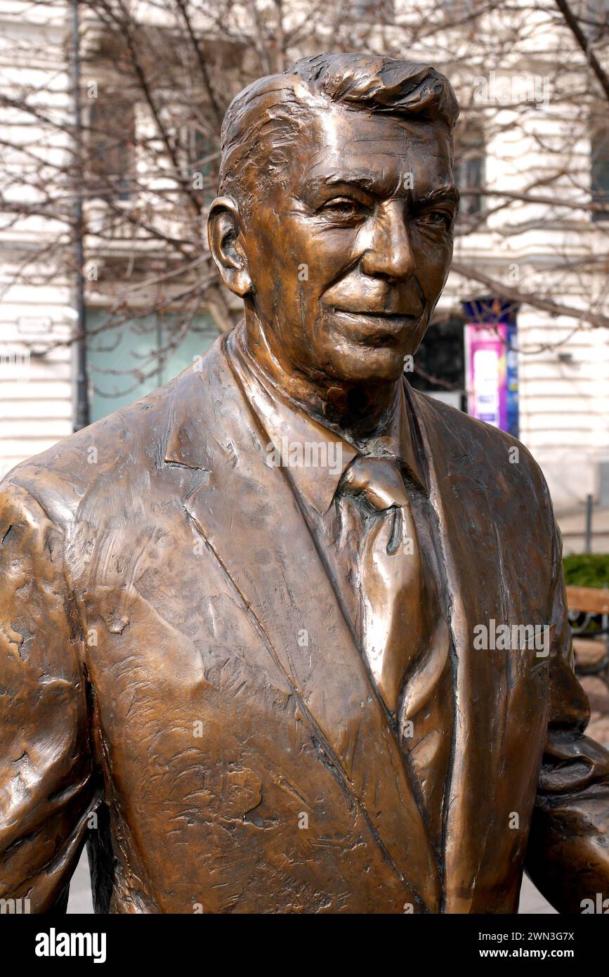 Statue of US president Ronald Reagan, Szabadsag ter (Liberty Square), Budapest, Hungary Stock Photo