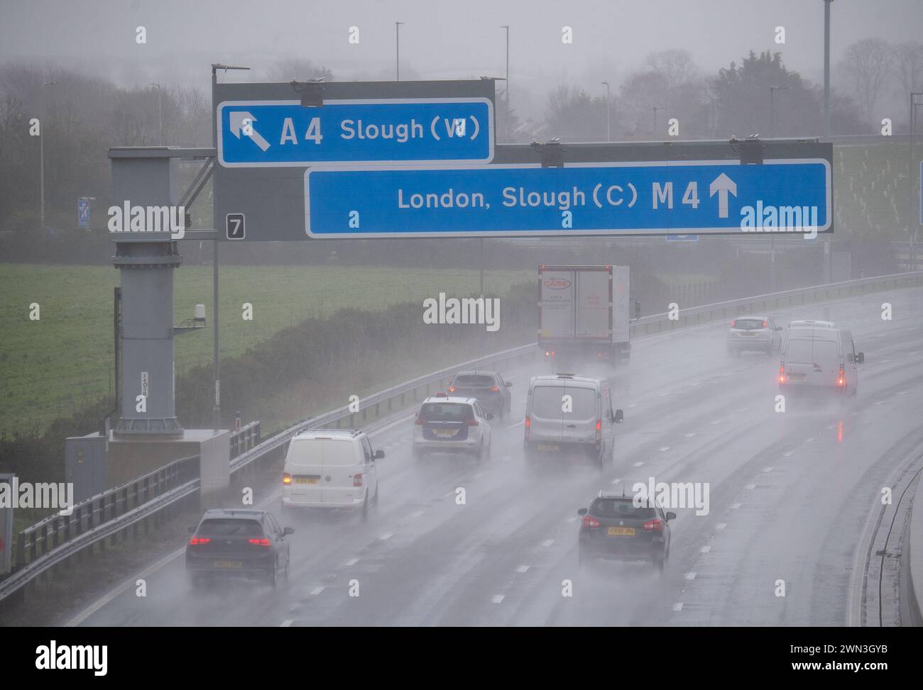 Taplow, Buckinghamshire, UK. 29th February, 2024. It was a horrible morning for drivers on the M4 Smart Motorway in Taplow, Buckinghamshire due to the spray and pouring rain. A Met Office Yellow Weather Warning for rain has been issued for Southern England from midnight tonight until 15.00 tomorrow. Credit: Maureen McLean/Alamy Live News Stock Photo