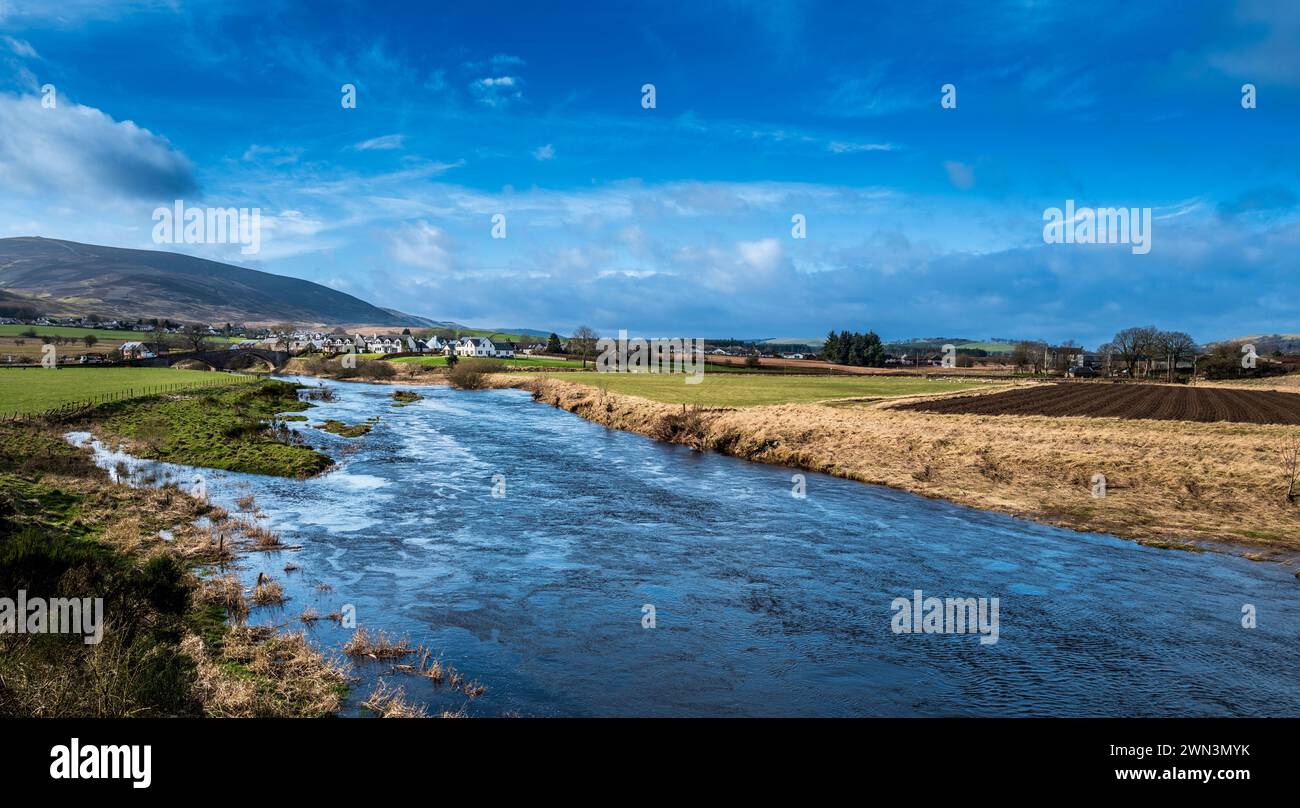 Spring sunshine on the River Clyde at Thankerton, South Lanarkshire, Scotland Stock Photo