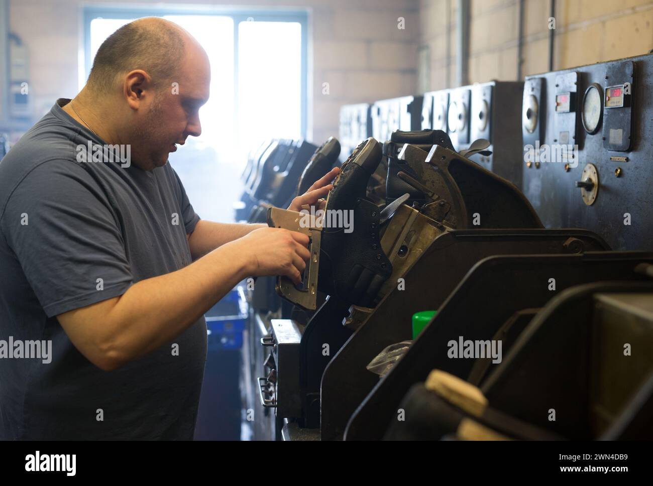 Vulcanizing Job Vulcanising process hi-res stock photography and images - Alamy