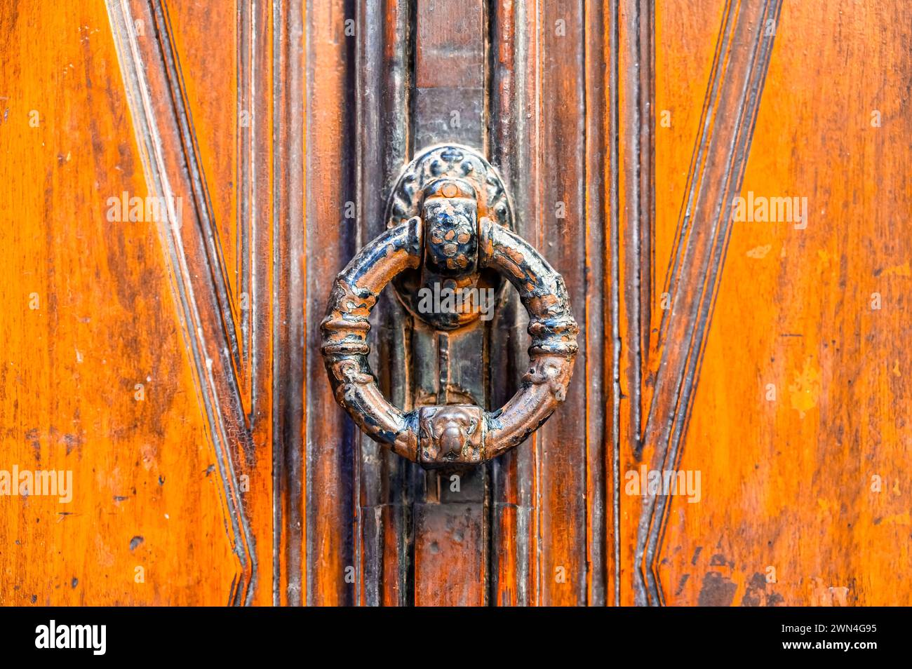 Gothic door knocker hi-res stock photography and images - Alamy