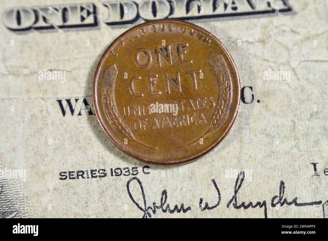 Two wheat ears surrounding lettering on the reverse side of One ...