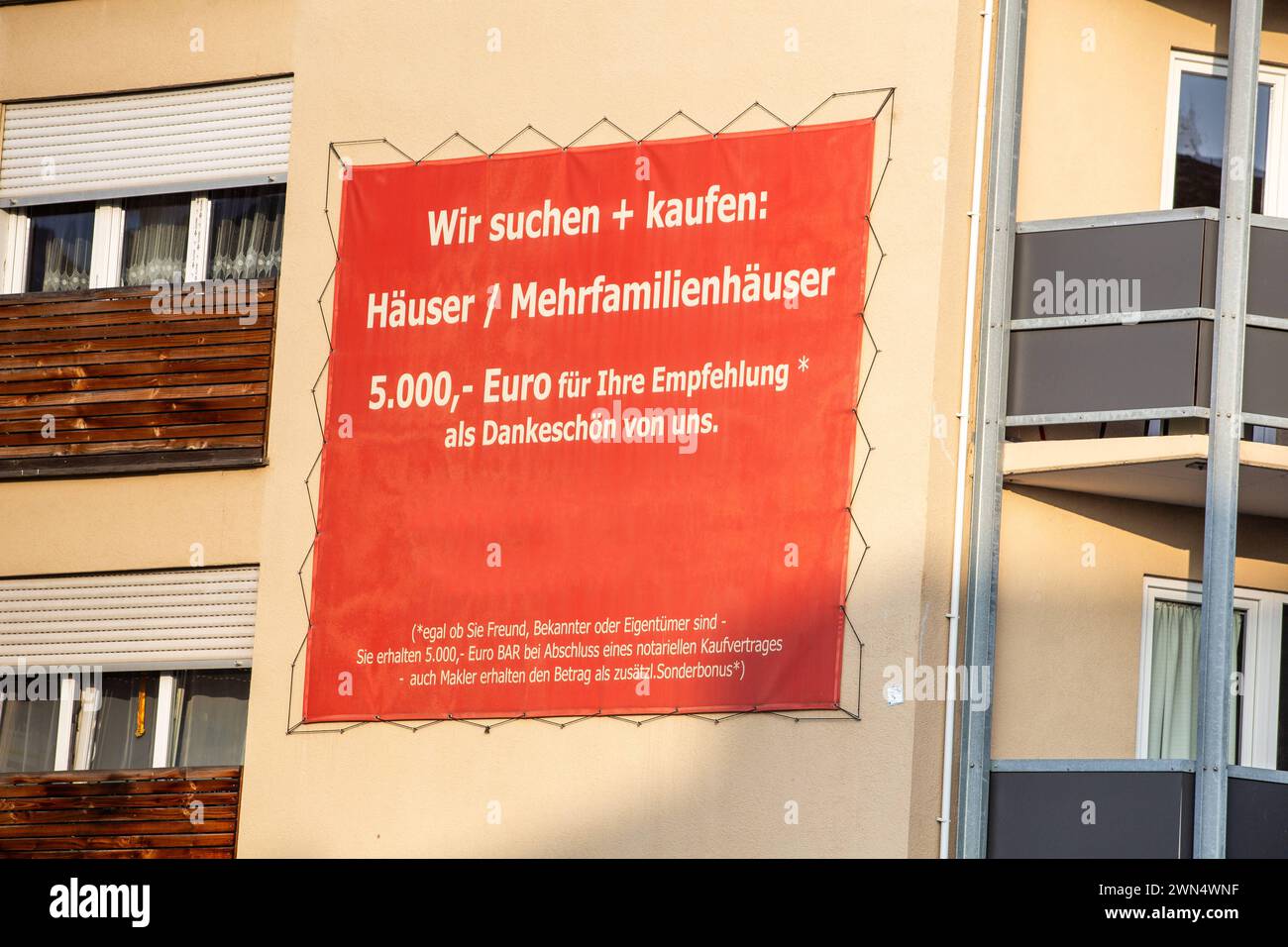 Februar 2024 Schild Mit Der Suche Nach Wohnh usern In Ludwigshafen Am 
