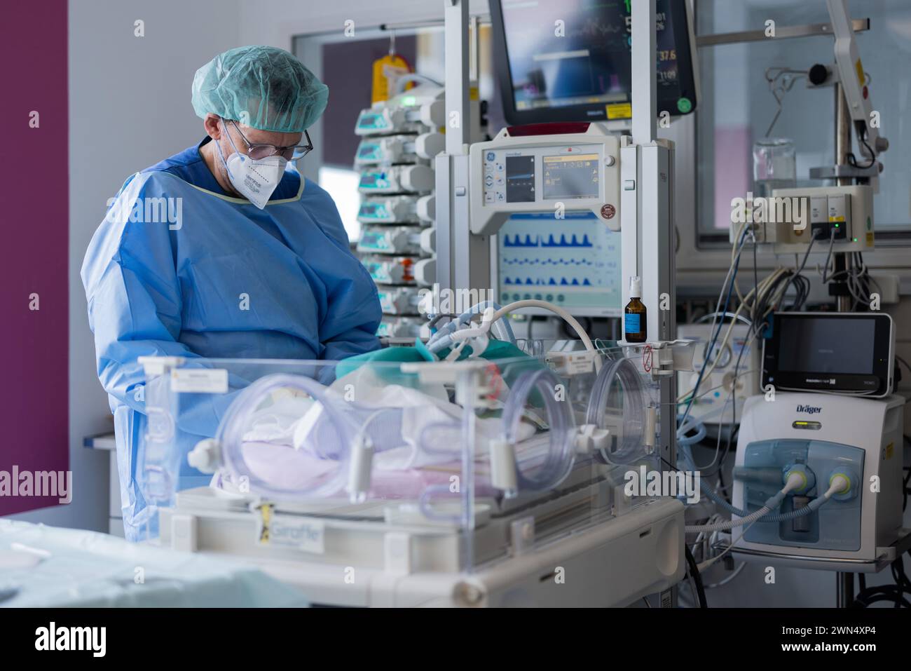 Essen, Germany. 29th Feb, 2024. Senior physician Mark Dzietko examines a newborn in the perinatal center, the neonatal intensive care unit, at the Department of Pediatrics at Essen University Hospital. According to experts, the situation at many children's hospitals is critical: a lack of doctors, a shortage of specialists, a lack of money and a reduction in beds are putting the facilities under increasing pressure. Credit: Rolf Vennenbernd/dpa/Alamy Live News Stock Photo