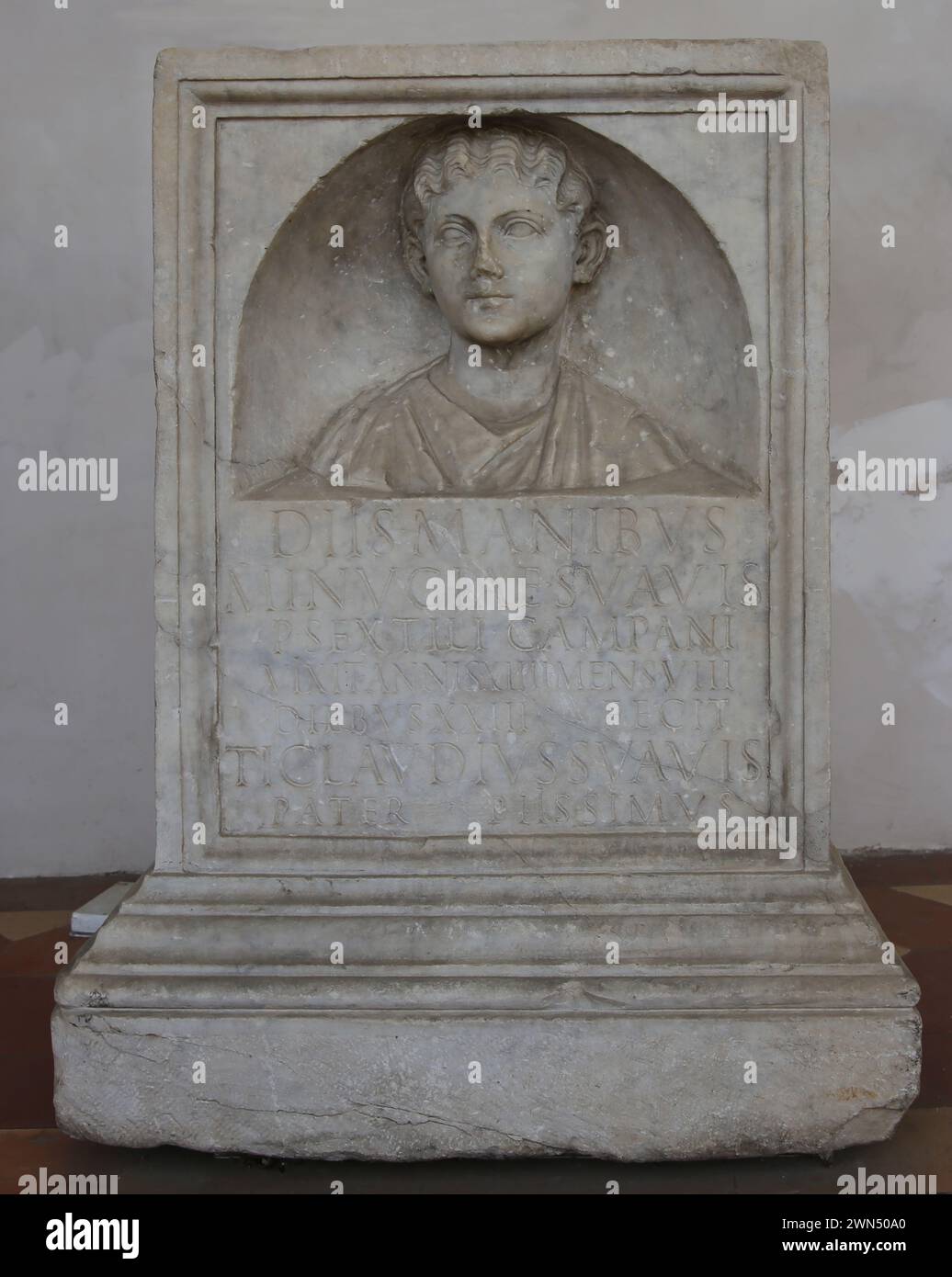 Funerary altar dedicated by Tiberius Claudius Suavis to this daugther Minucia Suavis, wife of Publiusa Sextilius Campanus. Died at the age of 14 years Stock Photo