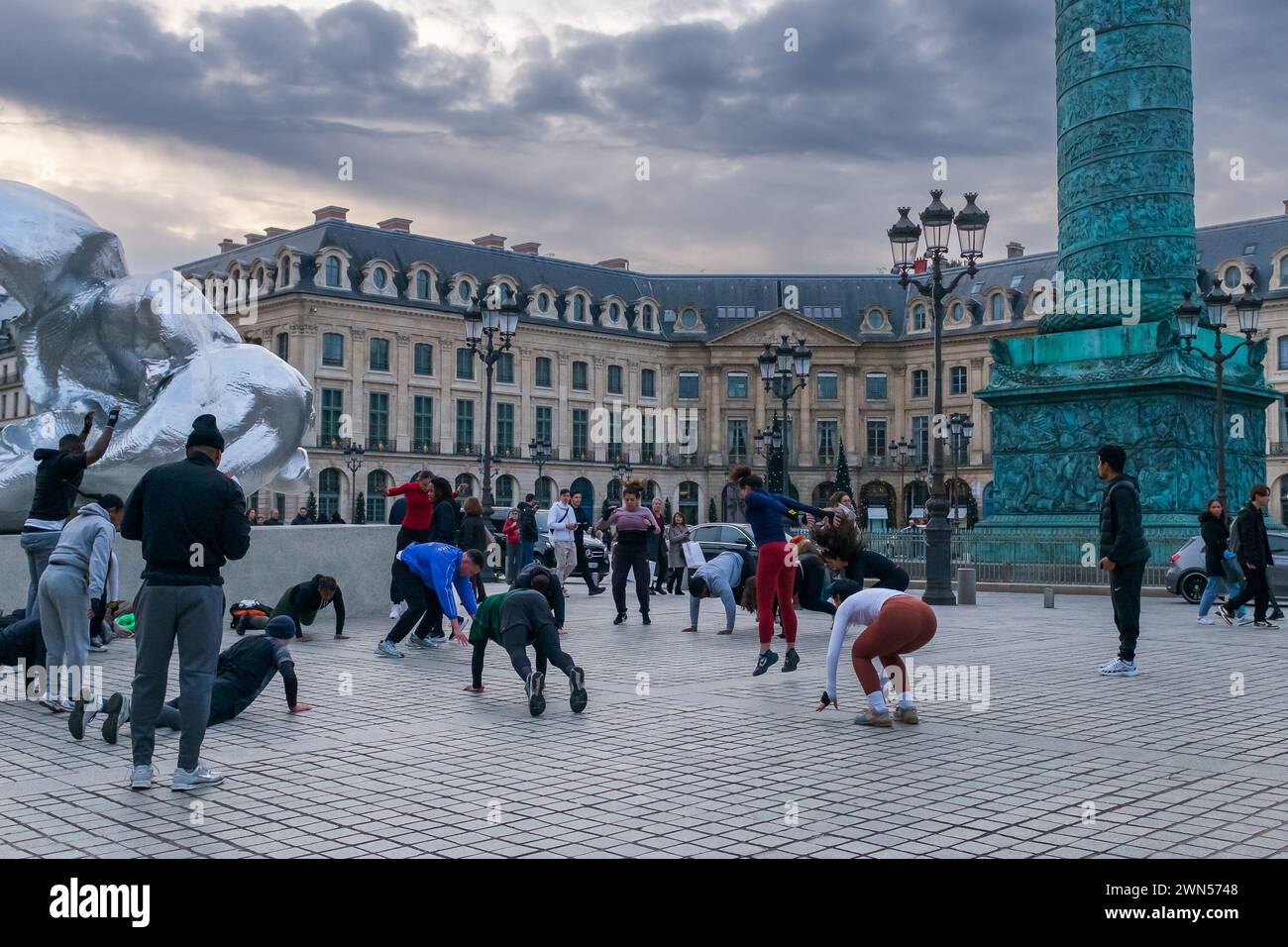 Paris, France, 2023. People doing burpees during a crossfit session at the foot of the bronze column commissioned by Napoleon place Vendôme Stock Photo