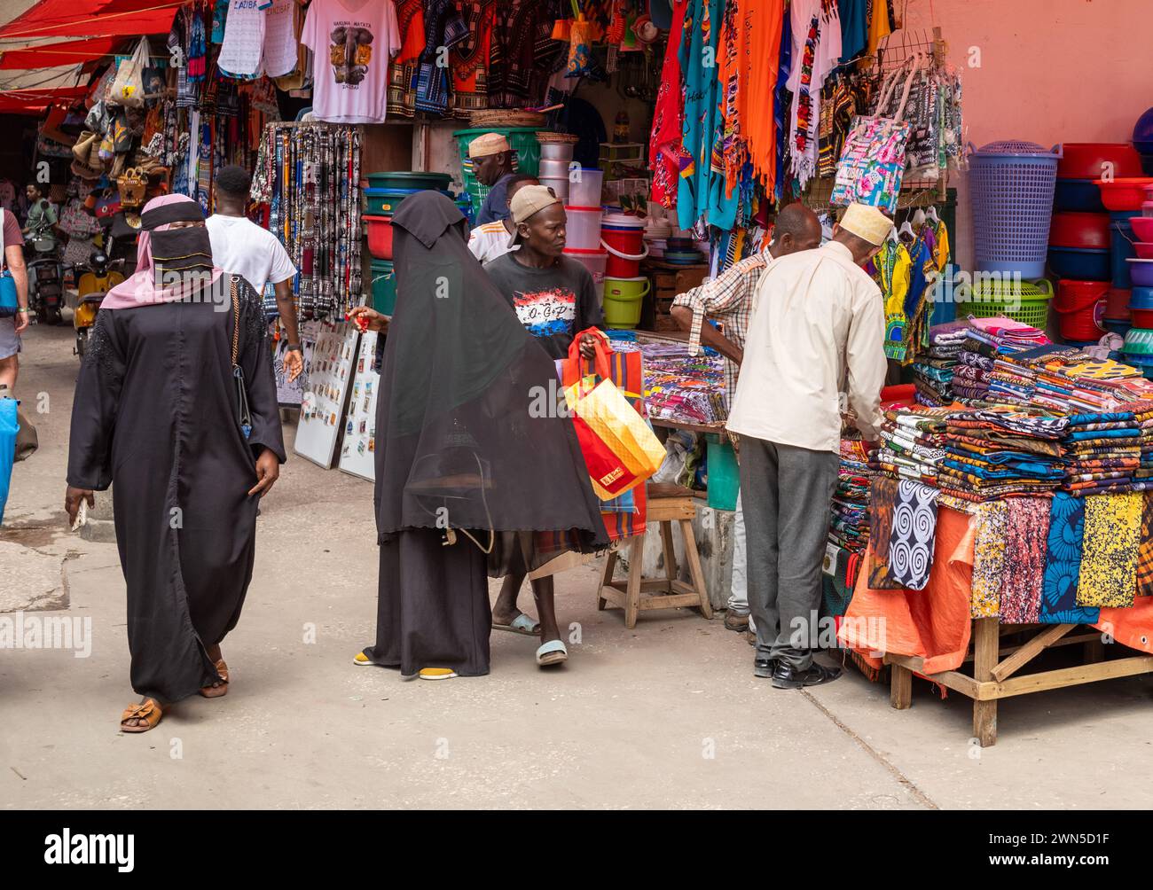 Veiled muslim women wearing buibui and khimar in a mrket in Stone Town, Zanzibar, Tanzania Stock Photo