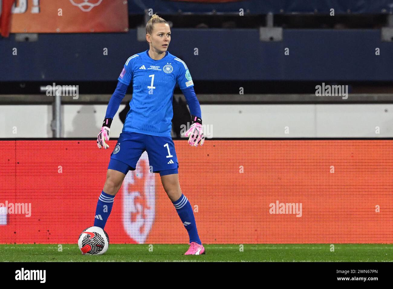Merle Fromms HEERENVEEN - Germany goalkeeper Merle Frohms during the UEFA Nations ...
