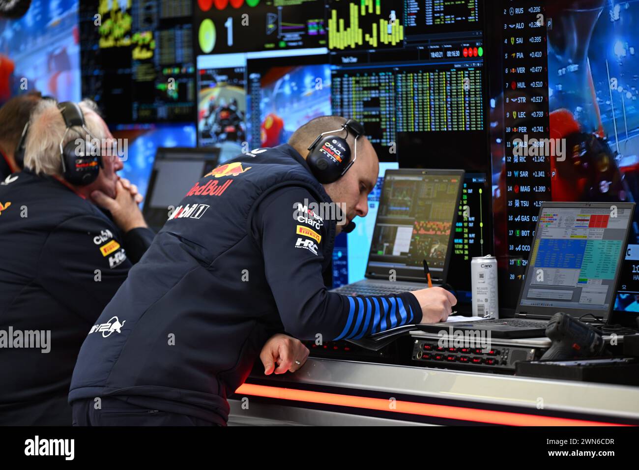 Sakhir, Bahrain. 29th Feb, 2024. Oracle Red Bull Racing Head of Race Engineering GIANPIERO LAMBIASE at work managing Max Verstappen in FP2 during the Bahrain Grand Prix. (Credit Image: © Taidgh Barron/ZUMA Press Wire) EDITORIAL USAGE ONLY! Not for Commercial USAGE! Stock Photo