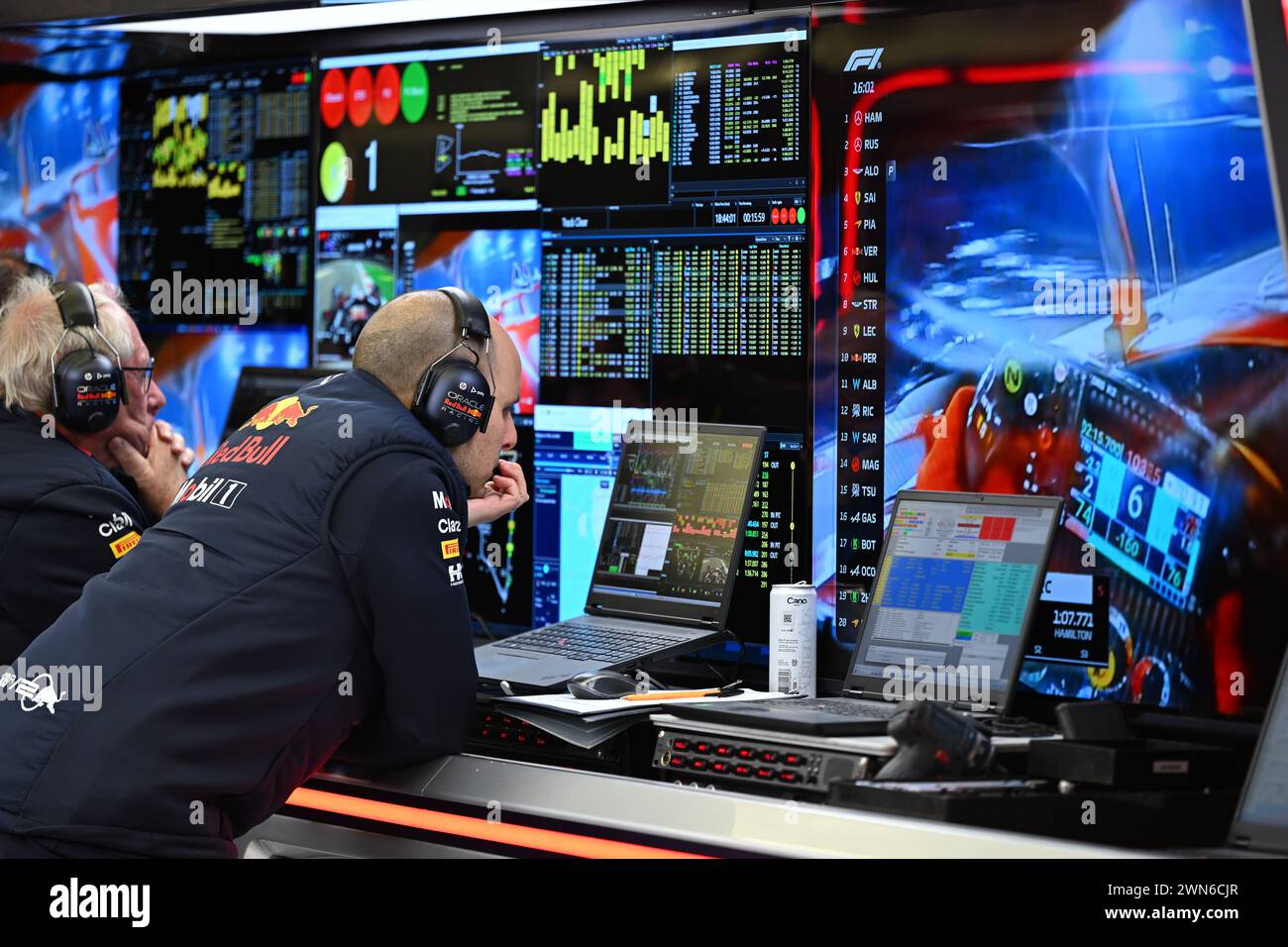 Sakhir, Bahrain. 29th Feb, 2024. Oracle Red Bull Racing Head of Race Engineering GIANPIERO LAMBIASE at work managing Max Verstappen in FP2 during the Bahrain Grand Prix. (Credit Image: © Taidgh Barron/ZUMA Press Wire) EDITORIAL USAGE ONLY! Not for Commercial USAGE! Stock Photo