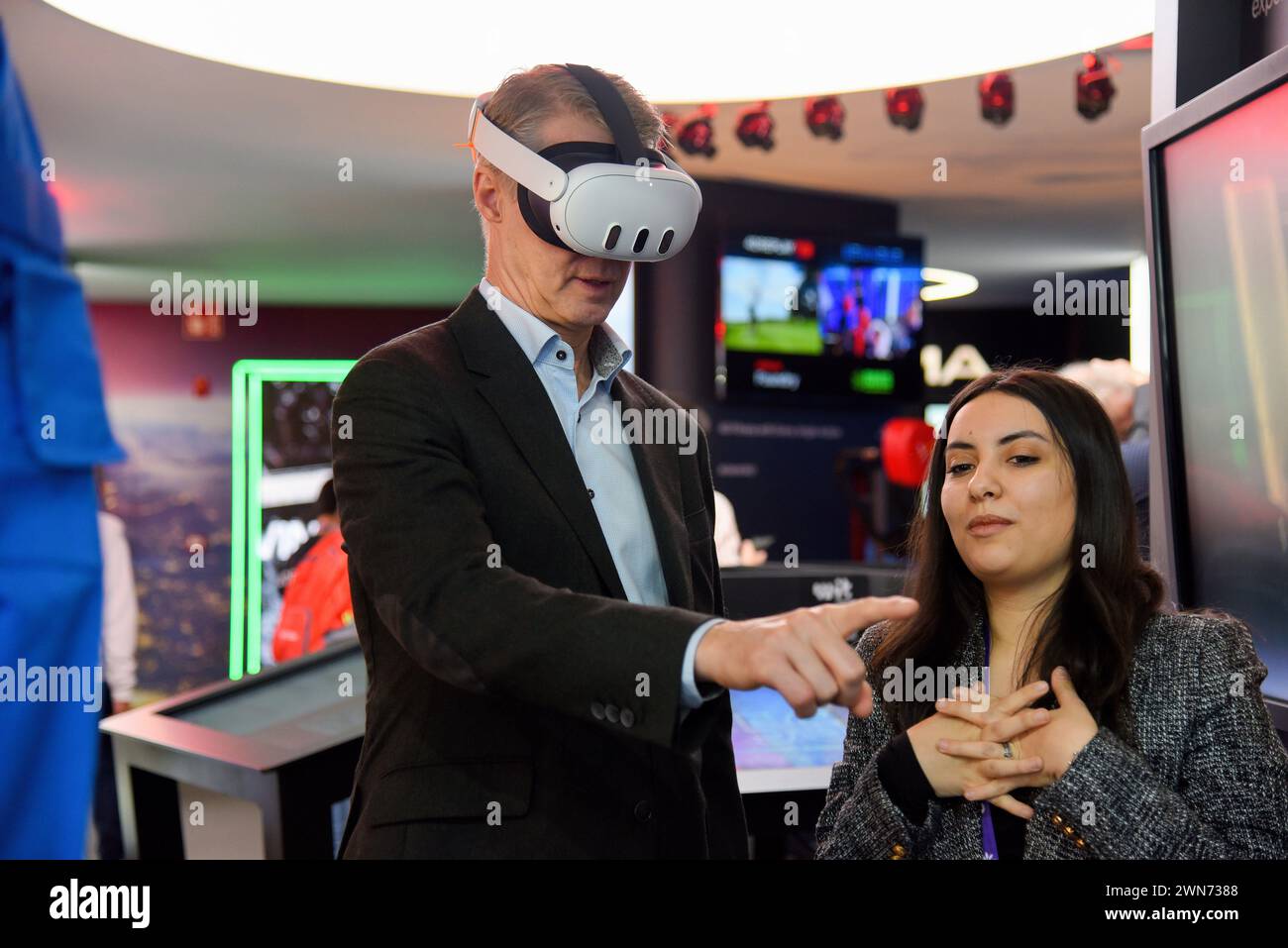 GSMA General Director Mats Granryd with virtual reality glasses at the