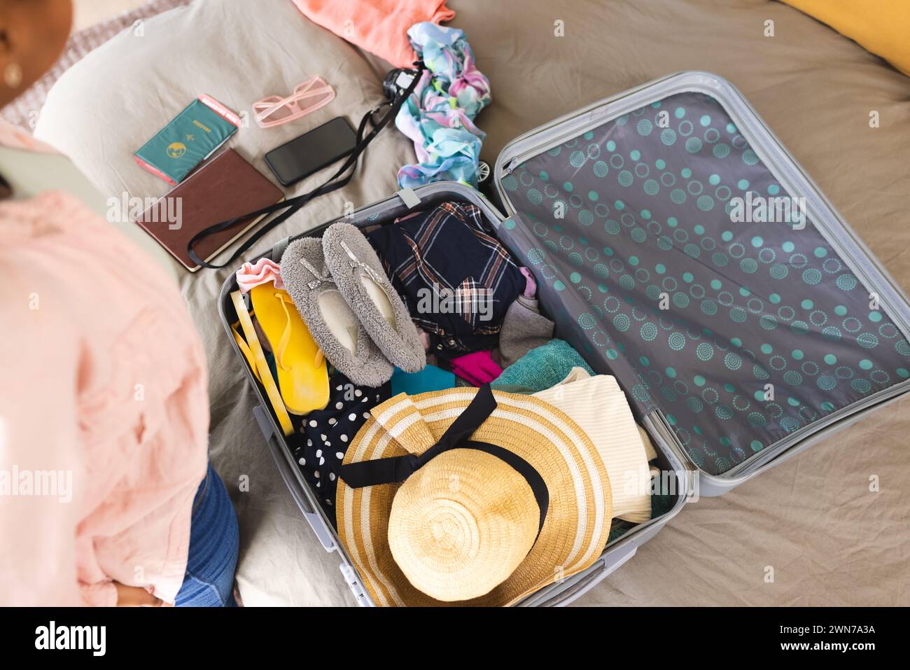 Suitcase fashion trends hi-res stock photography and images - Alamy