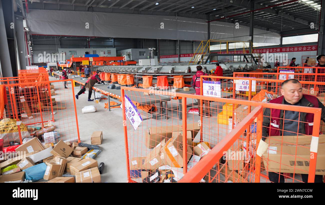 ENSHI, CHINA - MARCH 1, 2024 - Staff members sort deliveries at Daodjia Express Co LTD in Enshi prefecture, Central China's Hubei province, March 1, 2 Stock Photo
