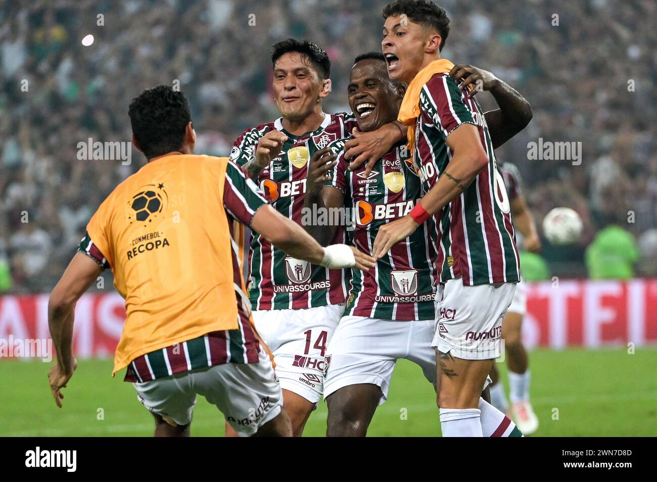 Maracana John Arias of Fluminense, celebrates his second goal with