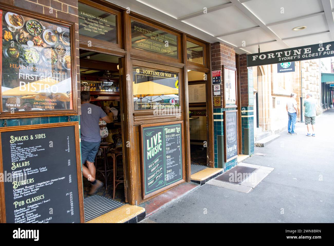 Fortune of War pub in Sydney, Sydney's oldest public house Inn in the Rocks area of Sydney city centre,NSW,Australia,2024 Stock Photo