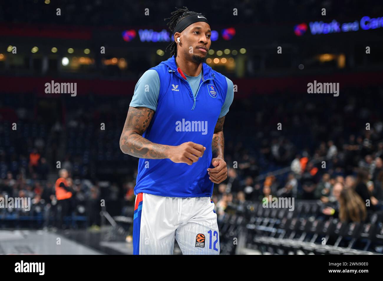 Belgrade, Serbia, 29 February, 2023. Will Clyburn of Anadolu Efes Istanbul warms up during the 2023/2024 Turkish Airlines EuroLeague, Round 27 match between Partizan Mozzart Bet Belgrade and Anadolu Efes Istanbul at Stark Arena in Belgrade, Serbia. February 29, 2023. Credit: Nikola Krstic/Alamy Stock Photo