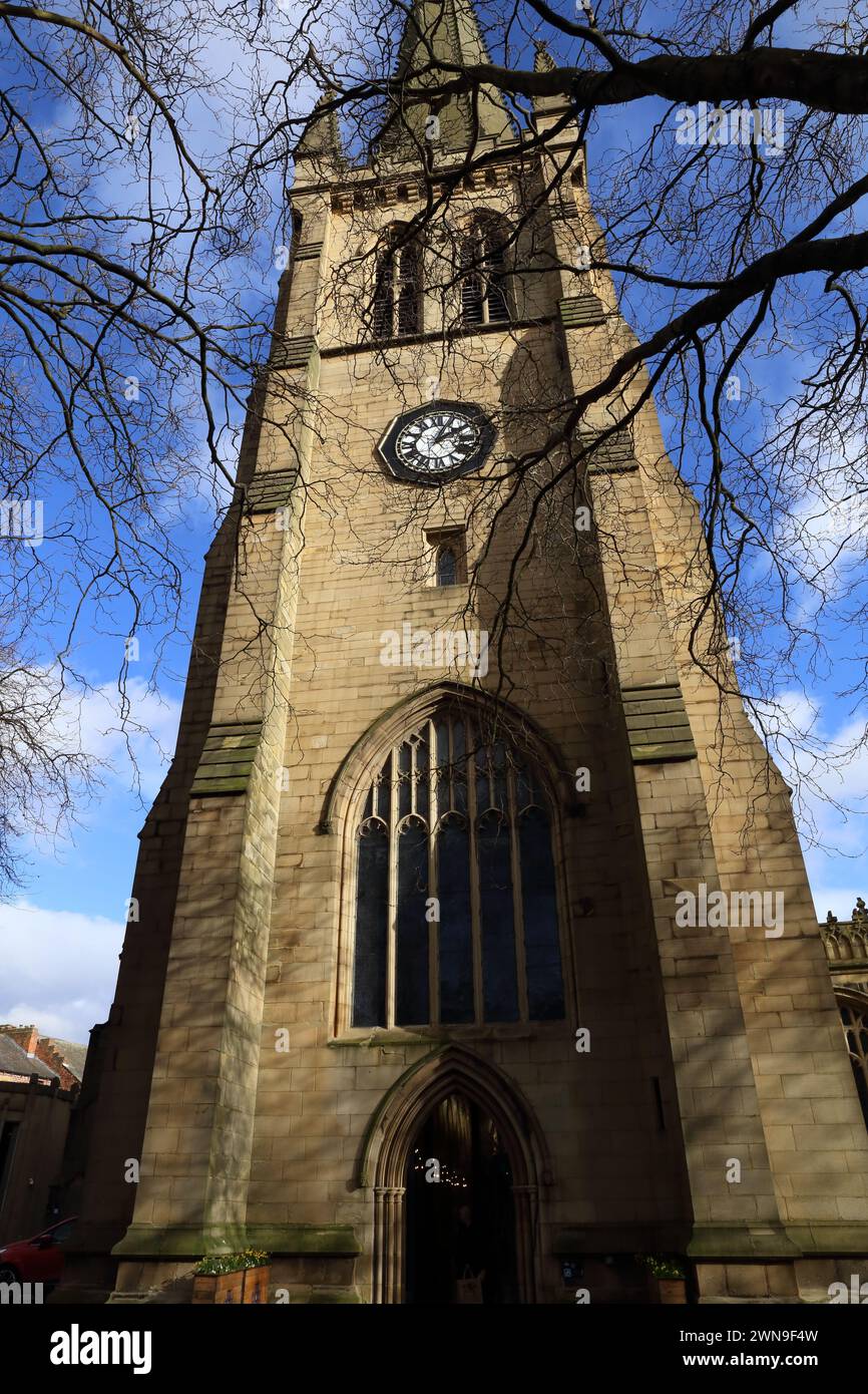 wakefield-cathedral-hi-res-stock-photography-and-images-alamy