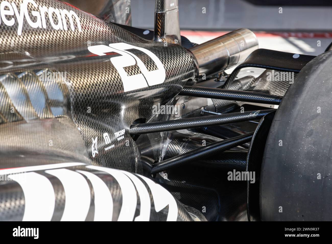 Haas F1 Team VF-24 Ferrari, Mechanical detail rear suspension ...