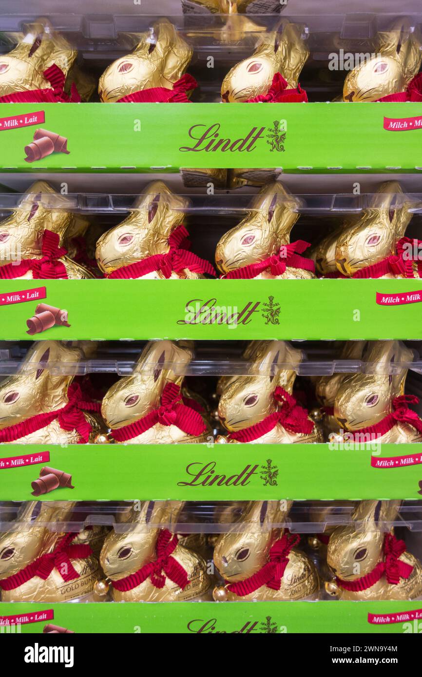 Close up of Lindt Golden Milk Easter Chocolate bunnies on a shelf in a shop in the UK Stock Photo