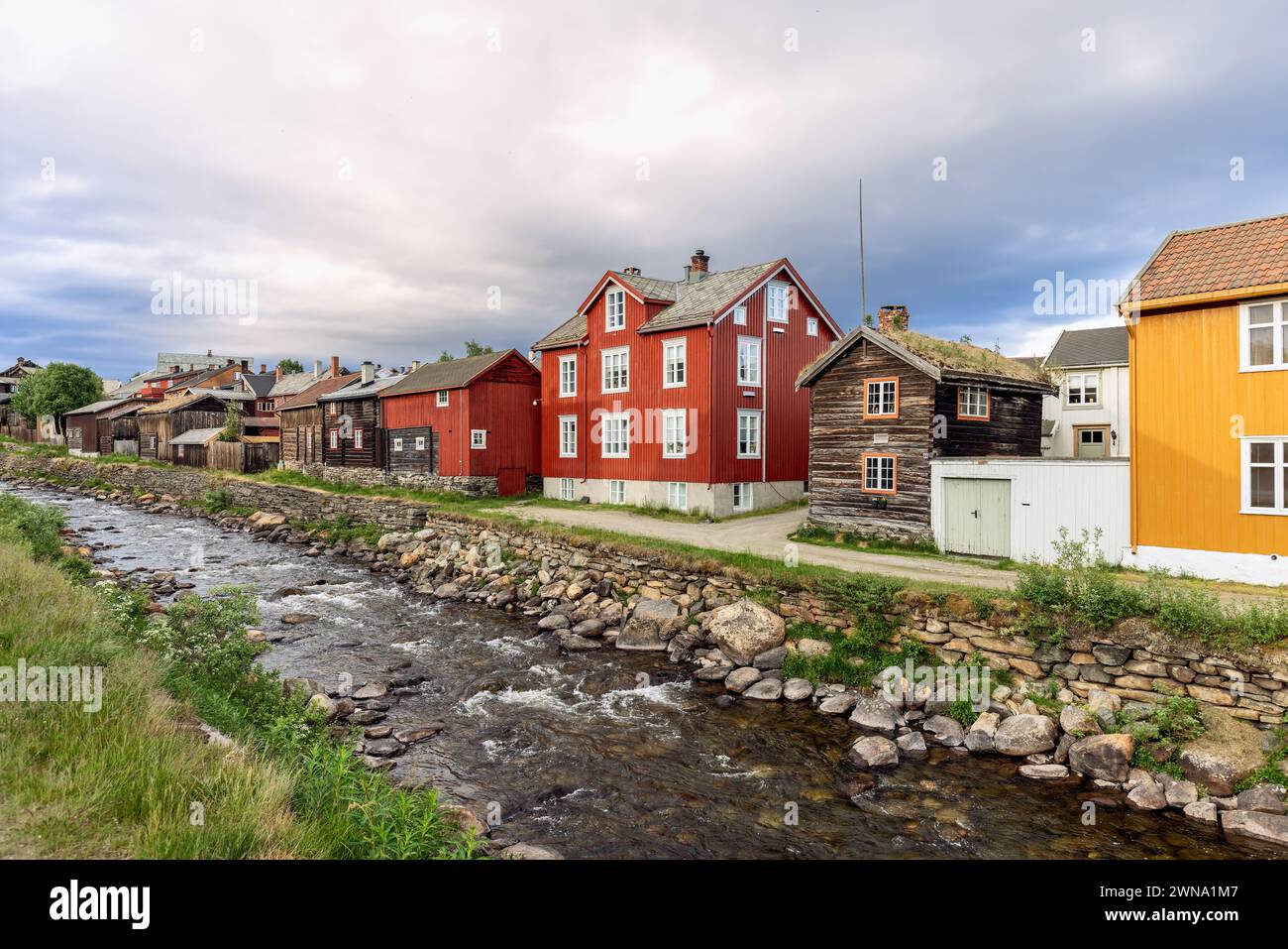 A picturesque view of Roros showcases historical buildings alongside the flowing Glomma River, reflecting Norway's rich cultural heritage Stock Photo