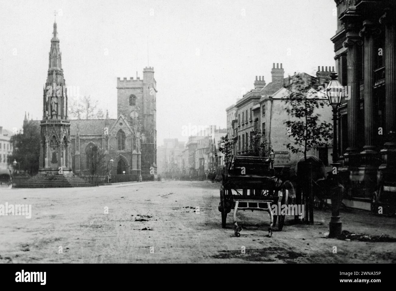 1900 Historic Black and White Photograph of Martyrs Memorial and St. Mary Magdalen Church, Magdalen Street, Oxford, England, UK Stock Photo