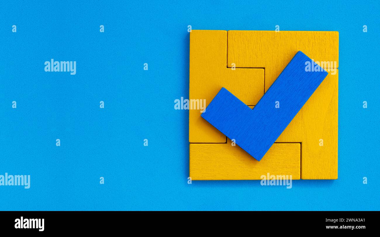 Check mark on puzzle pieces that form a box Stock Photo - Alamy