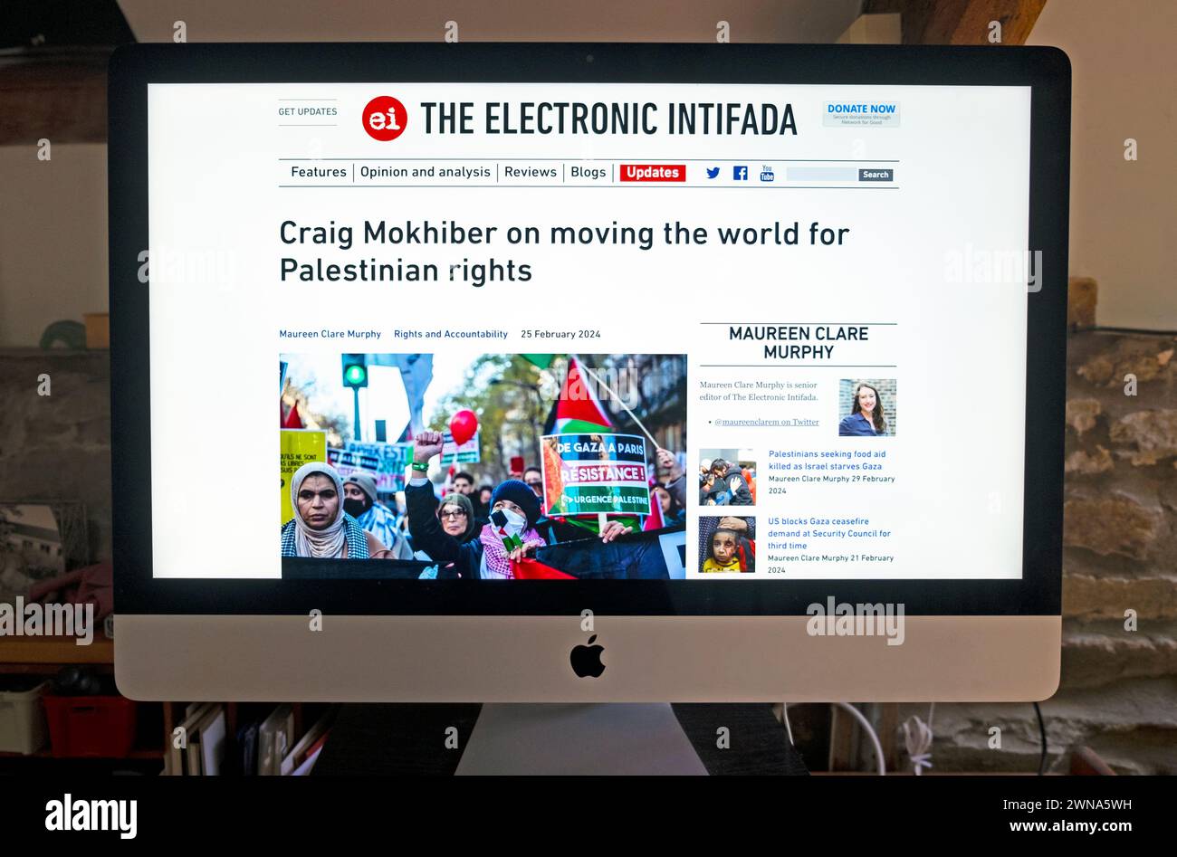 'Craig Mokhiber on moving the world for Palestinian rights' The Electronic Intifada news website headline Israel Hamas war genocide 25 February 2024 Stock Photo