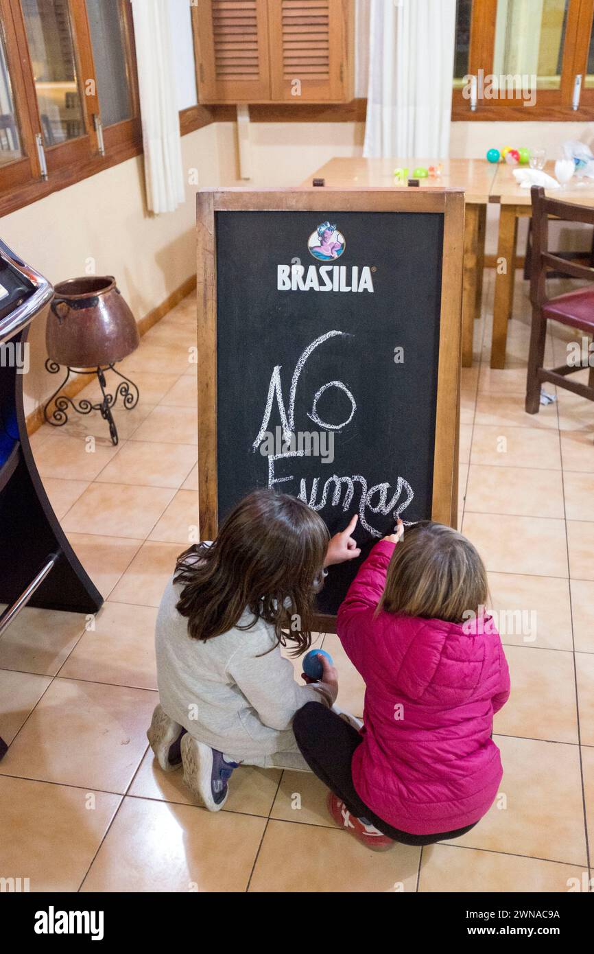 Two Children Practise Spelling On The No Smoking Sign Stock Photo Alamy two-children-practise-spelling-on-the-no-smoking-sign-stock-photo-alamy