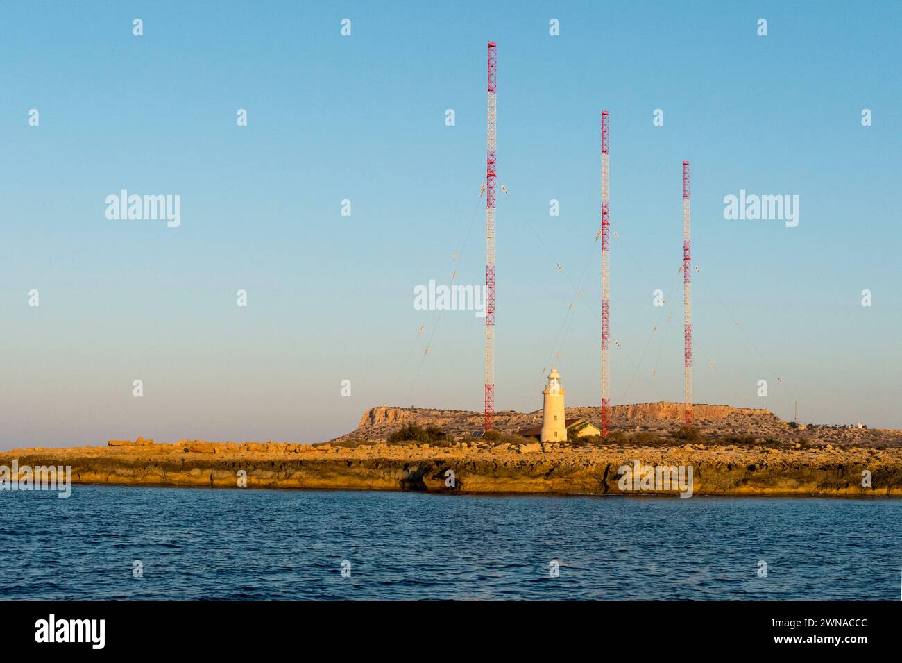 Antennenmasten am Kap Greko, dem südöstlichesten Punkt Zyperns. Stock Photo