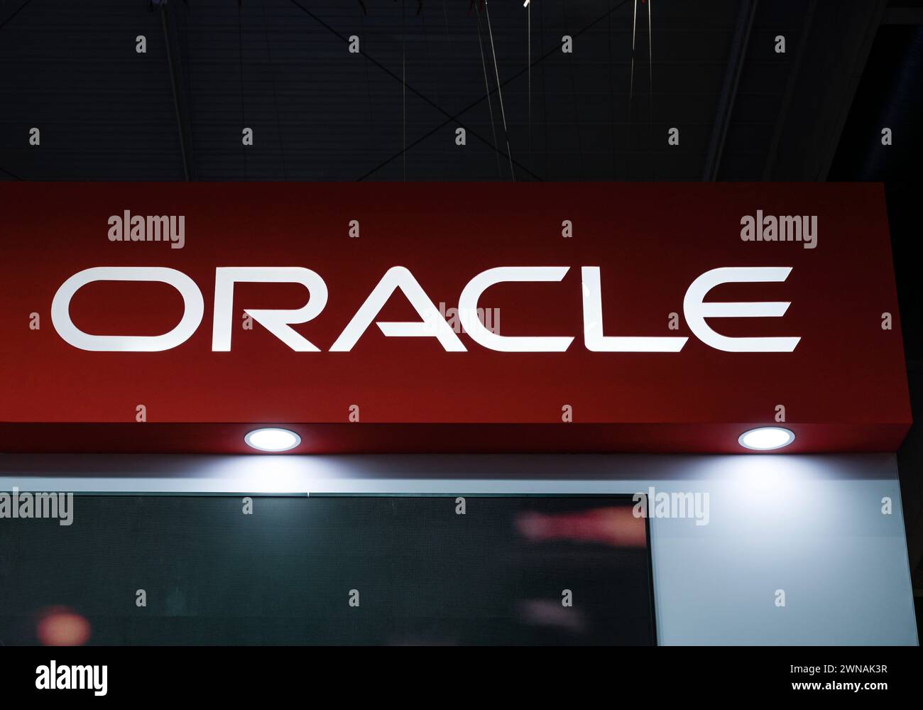 Oracle, Logo am Messestand, MWC Mobile World Congress 2024, Barcelona, Spanien Stock Photo
