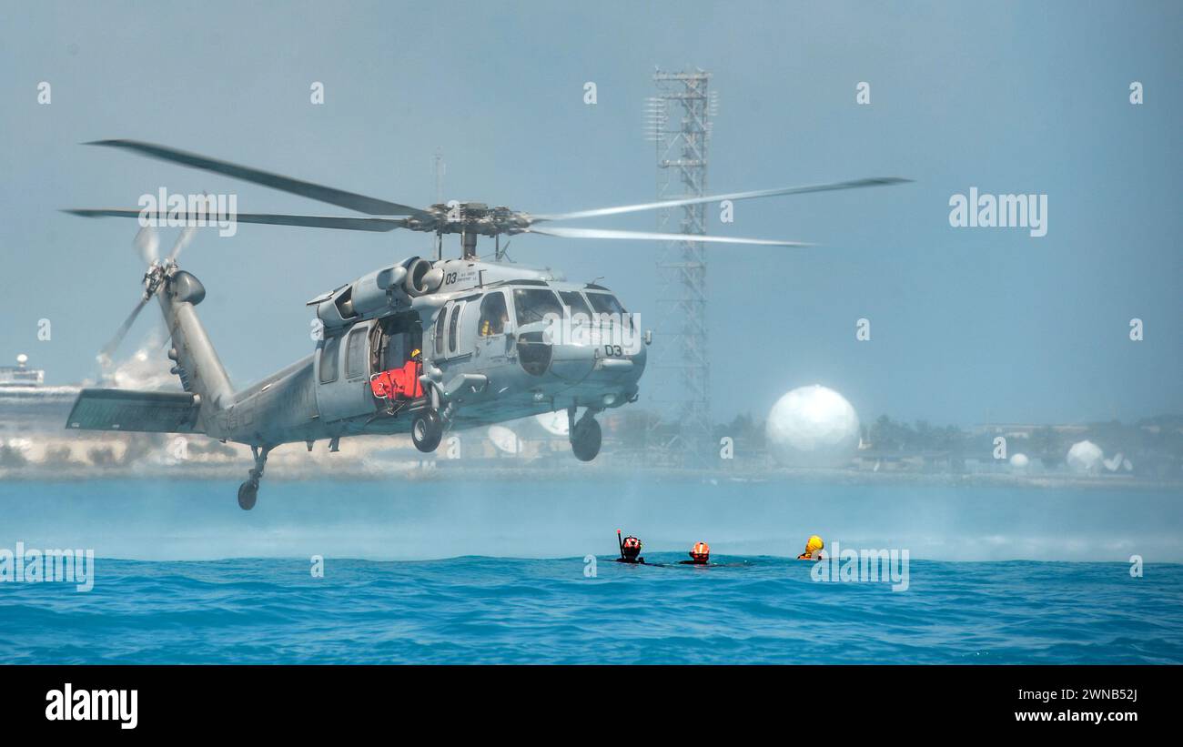 NAVAL AIR STATION KEY WEST, Fla. (Feb. 28, 2023) Naval Air Station Key West search and rescue personnel conduct hoist training in a MH-60S Sea Hawk Stock Photo