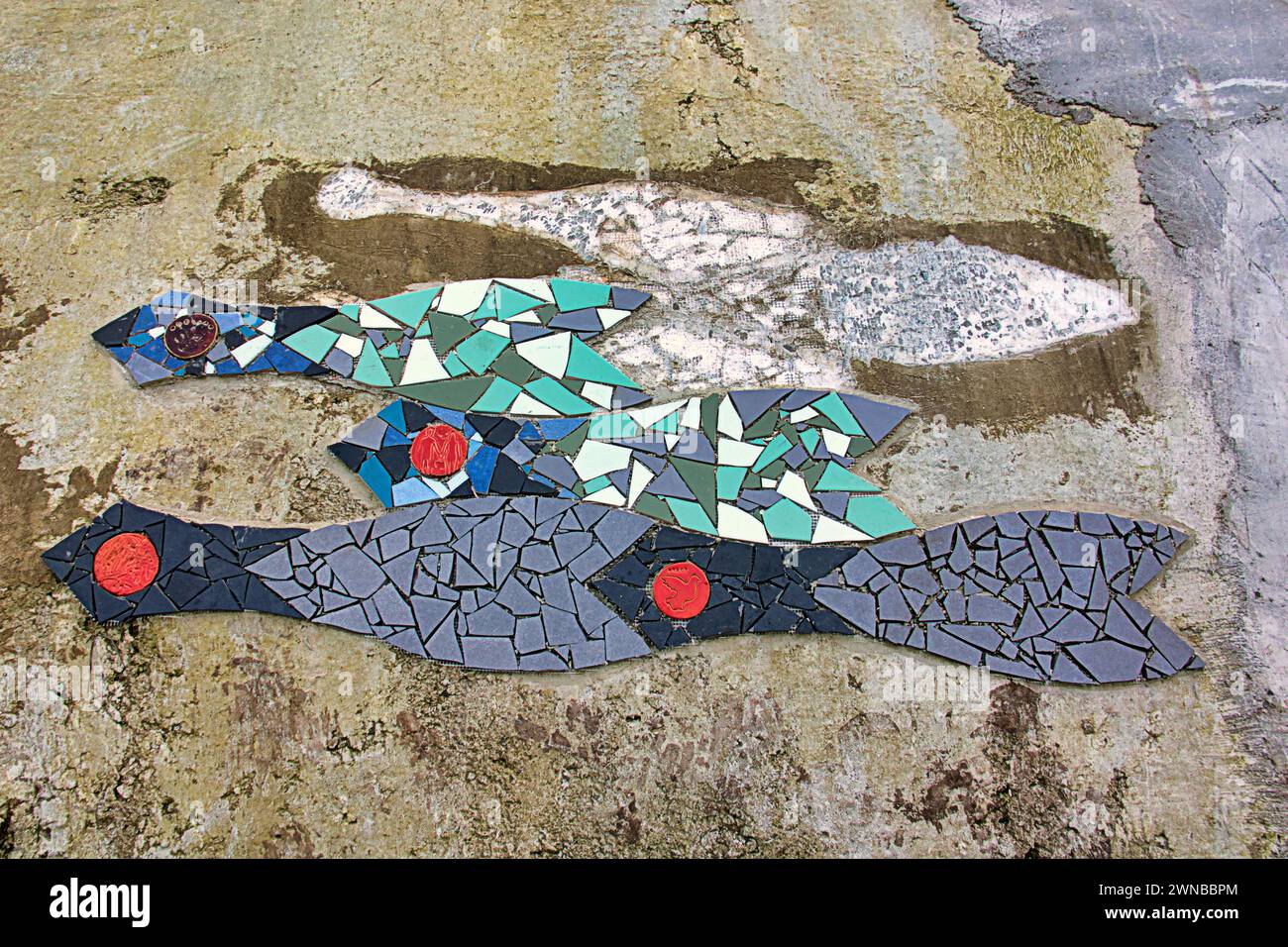 Glasgow, Scotland, UK. 1st March, 2024: Today the completion and unmasking of the 120 foot snake, Bella the Beithir,the headpiece of Scotland’s largest community mosaic art project .  “Pretty Things” Bella tribute at stockingfield bridge, Bella the snake named after the iconic author Alisdair Gray’s creation in his book that spawned the Oscar film.  Community based arts project created it under the direction of a friend of the author, Nichol Wheatley, who as atribute named it after Bella Baxter. Credit Gerard Ferry/Alamy Live News Stock Photo