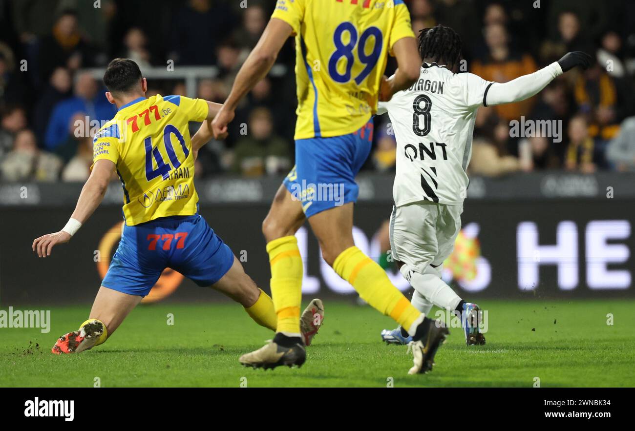 Charleroi's Parfait Guiagon scoring the 01 goal during a soccer match