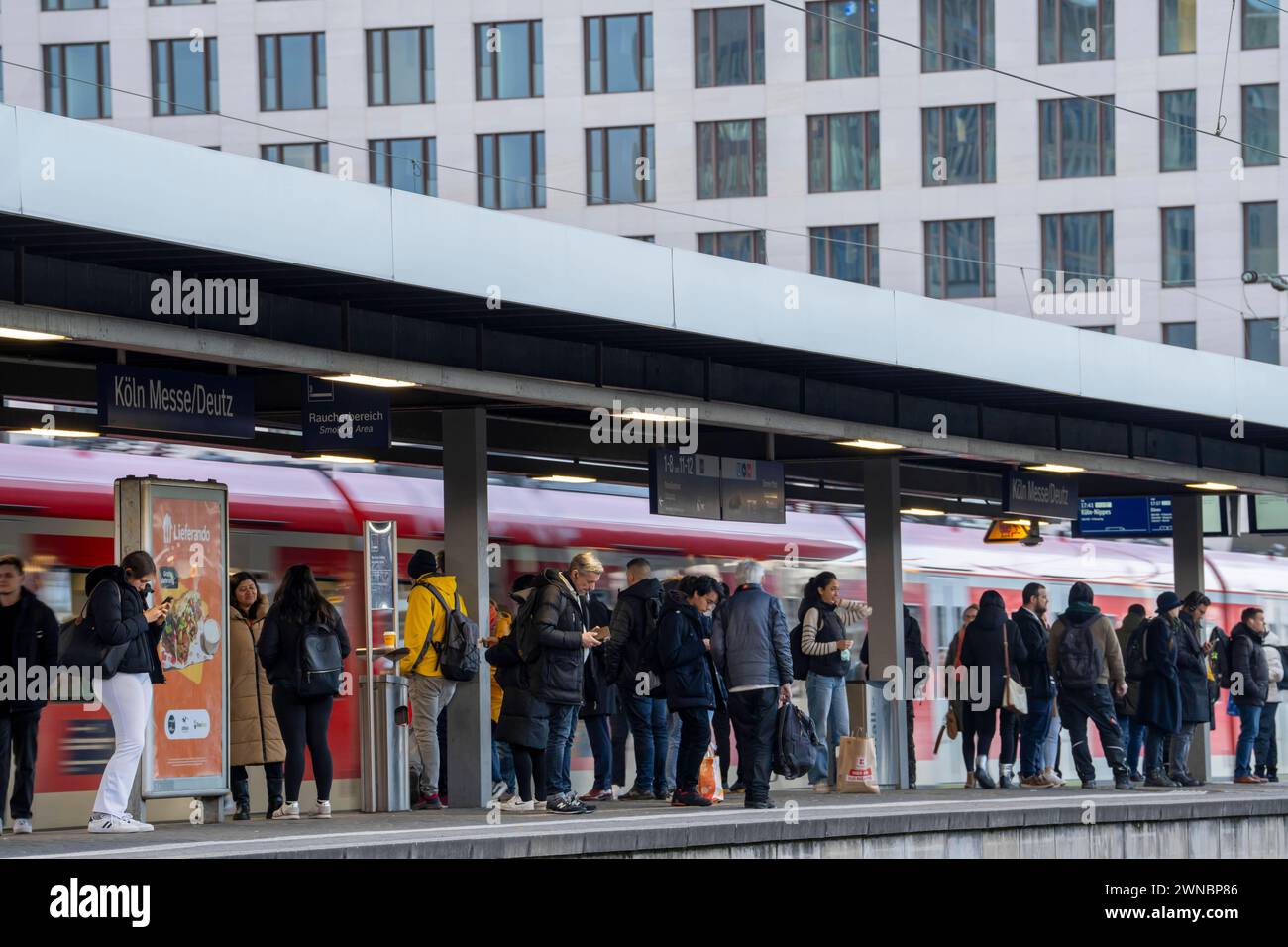Bahnhof KölnDeutz, Bahnsteig für Nahverkehrszüge, SBahn