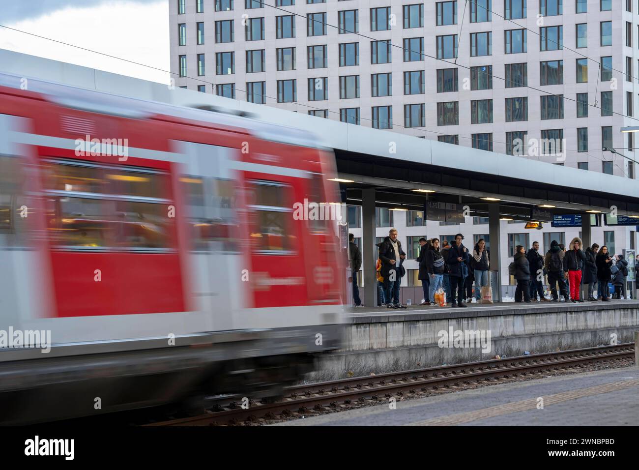 Bahnhof KölnDeutz, Bahnsteig für Nahverkehrszüge, SBahn