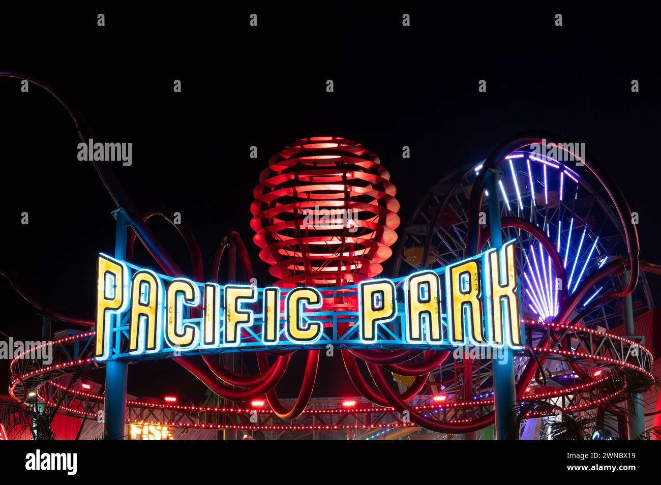 SANTA MONICA, CALIFORNIA, USA: Pacific Park on the world famous Santa Monica Pier offers a wealth of entertainment for the entire family with food, ga Stock Photo