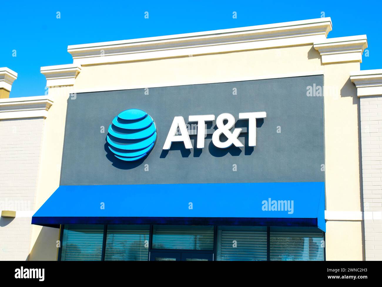 Ocala, Florida 2-27-2024 Exterior retail store front logo ATT American multinational telecommunications Owner of HBO, CNN and DirecTV. Blue sky backgr Stock Photo