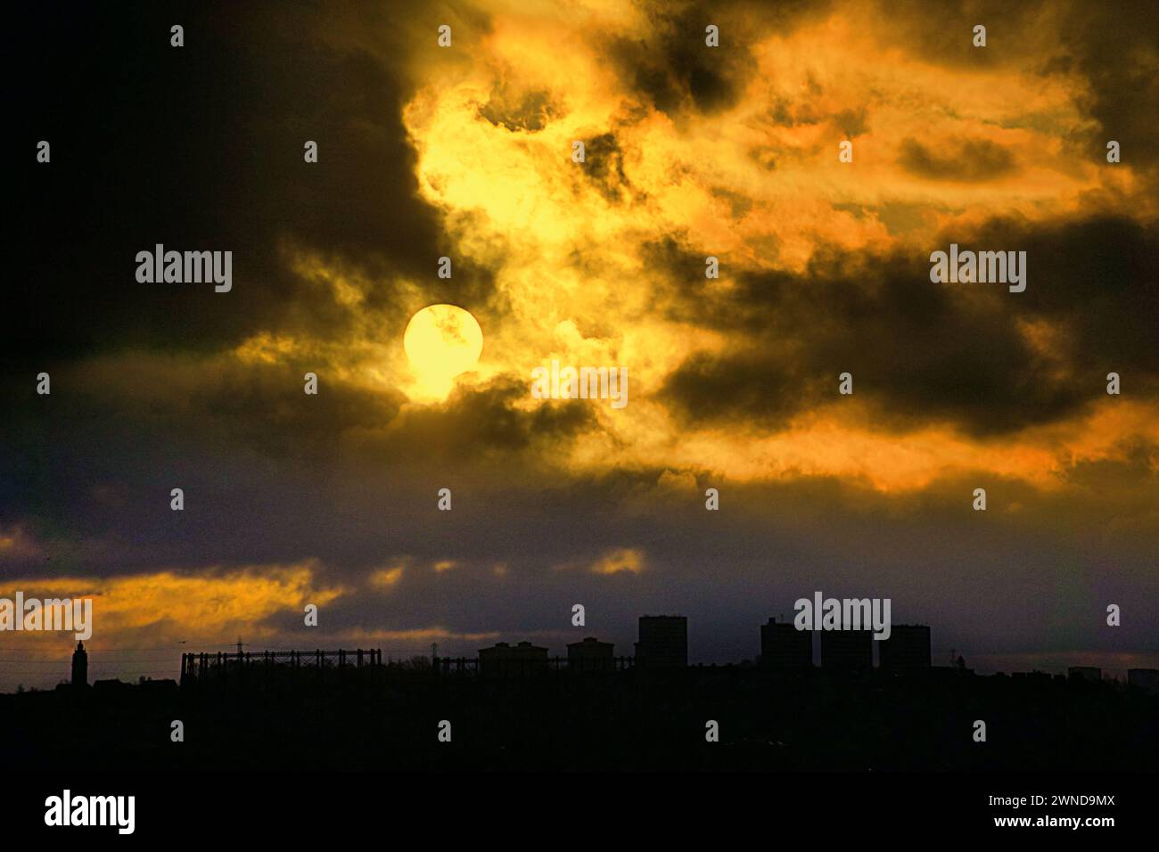 Glasgow, Scotland, UK. 2nd  March, 2024: UK Weather:  Stormy clouds appeared with the dawn over the wst end skyline of the city. Credit Gerard Ferry/Alamy Live News Stock Photo