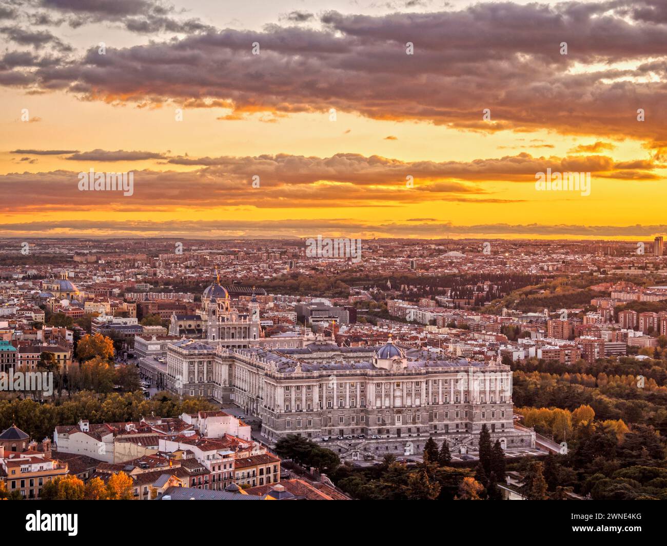 Vista del Palacio Real y la catedral de la Almudena desde el mirador del Edificio España. Madrid. España Stock Photo