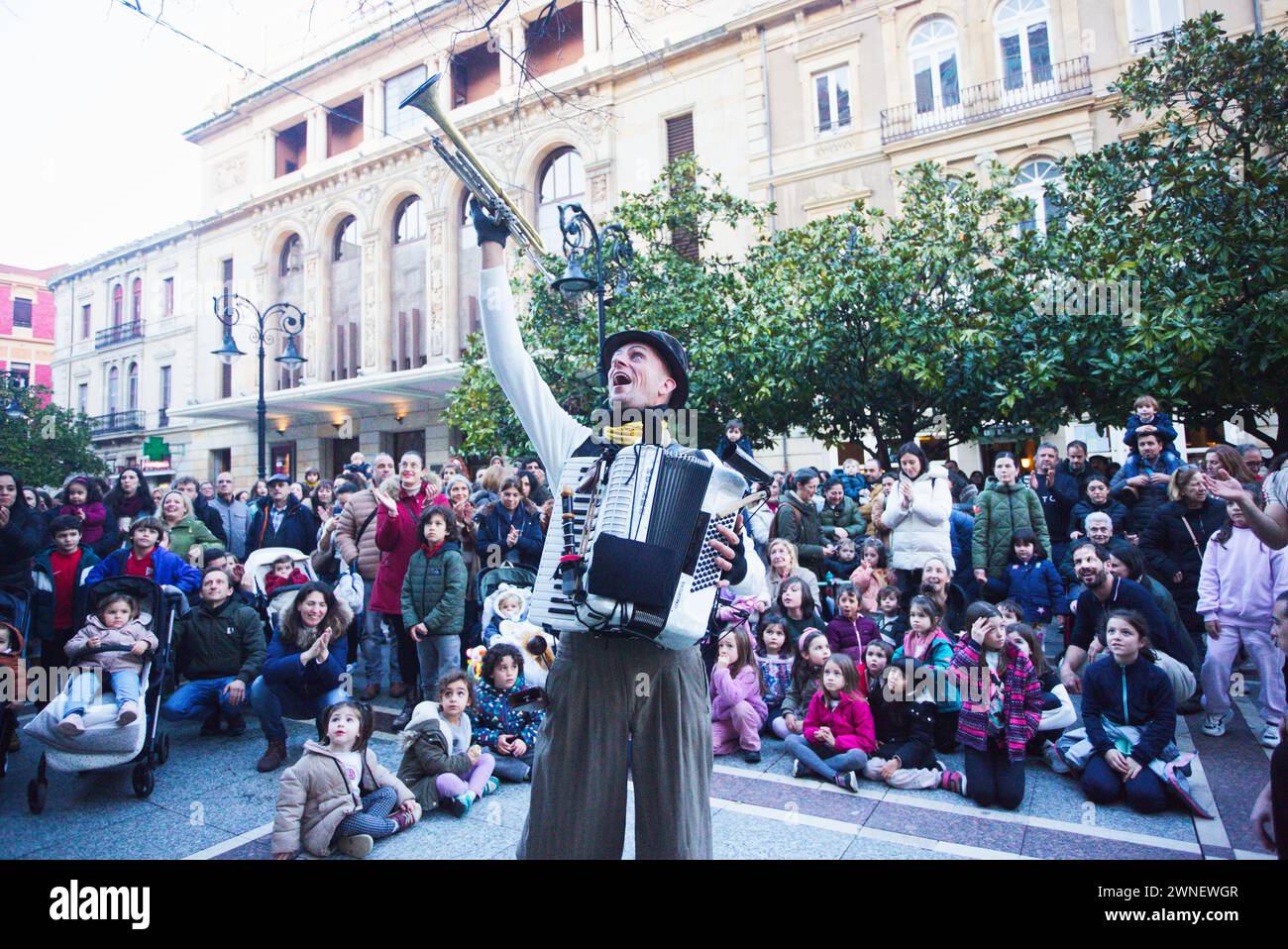 FETEN International fair of performing arts, for children and families in Gijón, Asturias, Spain. Begoña Walk. Circ Pistolet Company Stock Photo