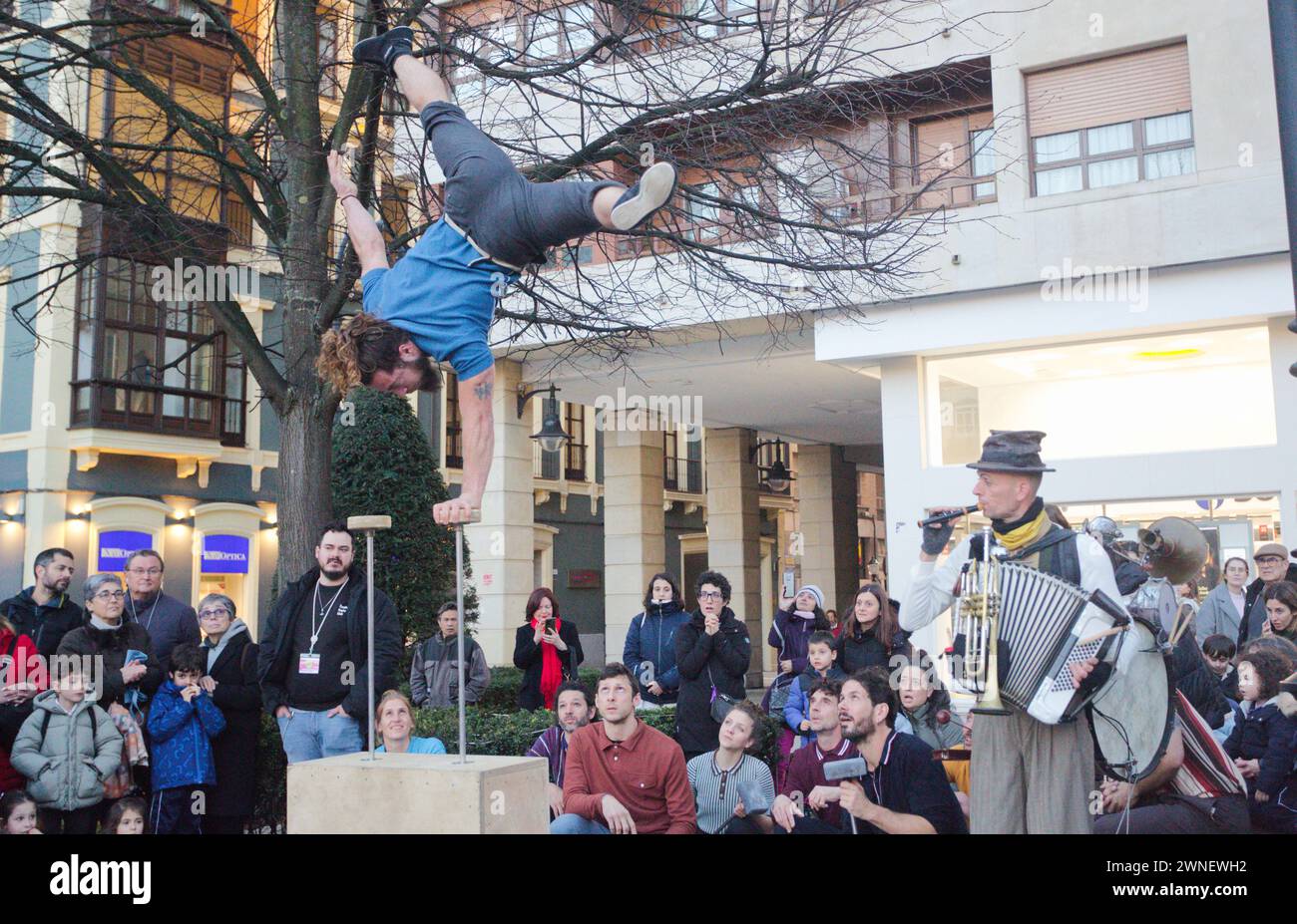 FETEN International fair of performing arts, for children and families in Gijón, Asturias, Spain. Begoña Walk. Circ Pistolet Company Stock Photo