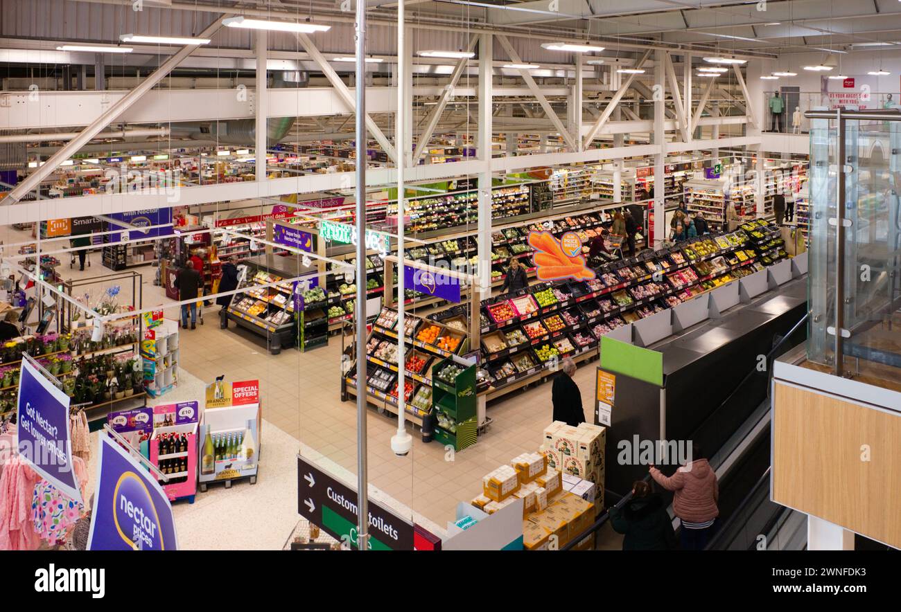 Busy Sainsbury's superstore in Scarborough Stock Photo